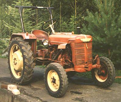 IHC - FARMALL DED 3, Bj. 1953, 20 PS, rechte Seite